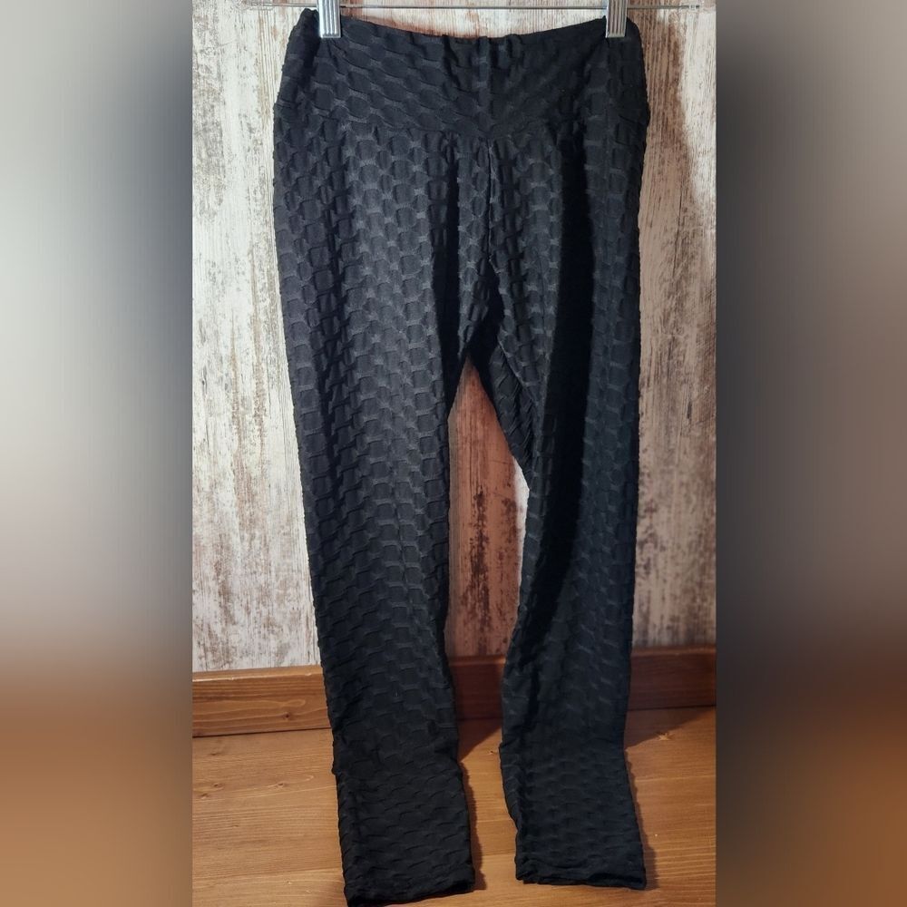 Textured Black TikTok Activewear Gym Athletic Leggings Ruched Butt Glute Seam